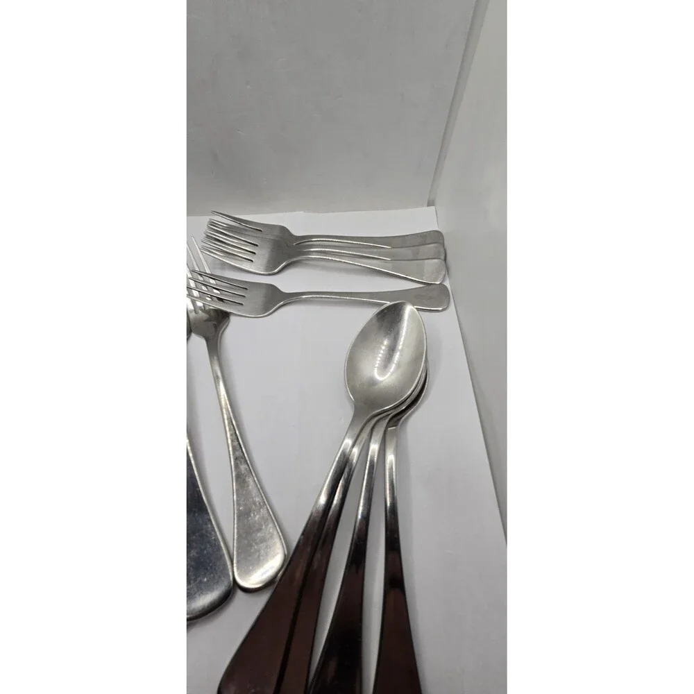 Hampton Silversmiths 20 Piece + Set Stainless Steel Flatware